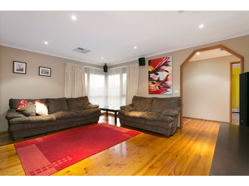 8 Barondi Avenue, Narre Warren VIC 3805