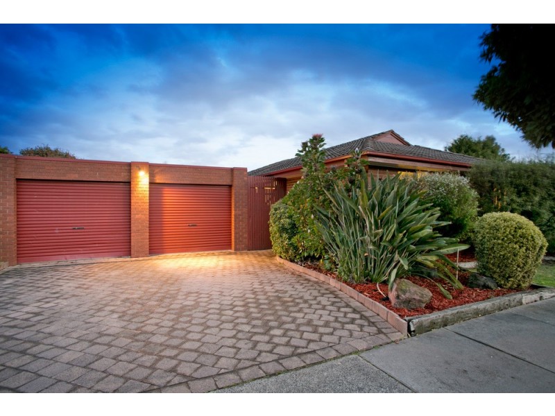 8 Barondi Avenue, Narre Warren VIC 3805