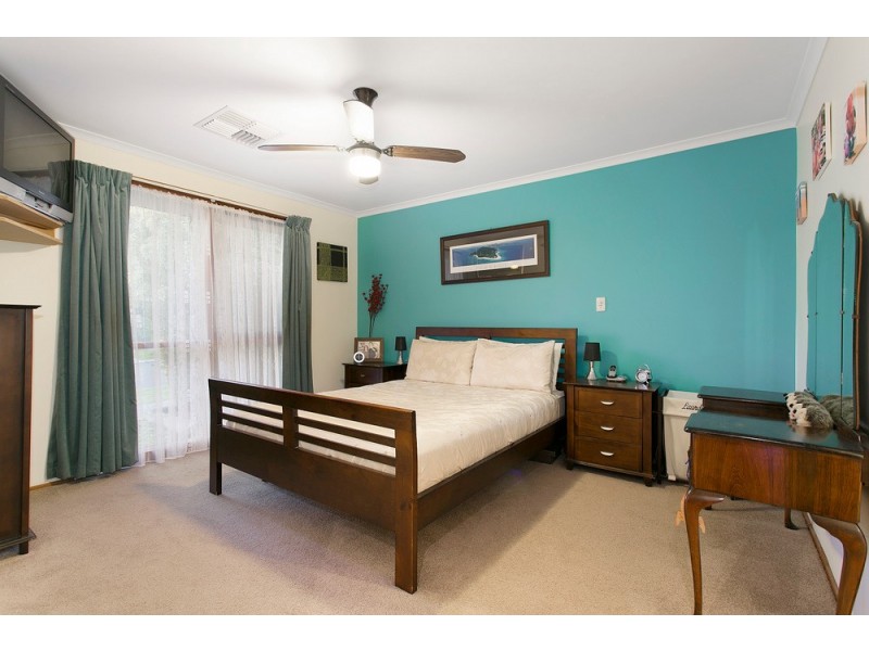 8 Barondi Avenue, Narre Warren VIC 3805