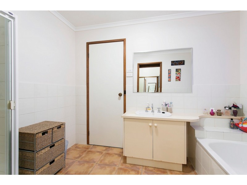 8 Barondi Avenue, Narre Warren VIC 3805