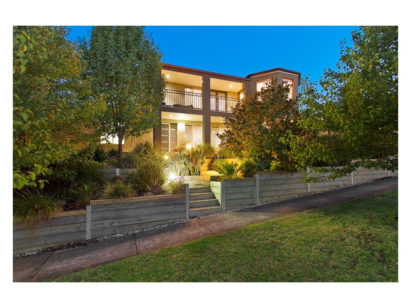 25 Lawrence Drive, Berwick VIC 3806