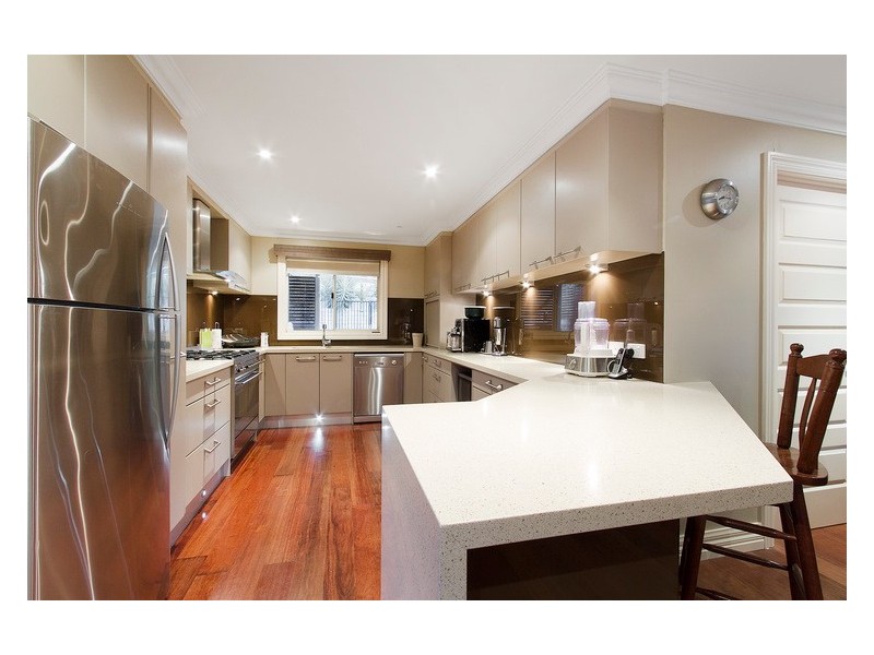 25 Lawrence Drive, Berwick VIC 3806