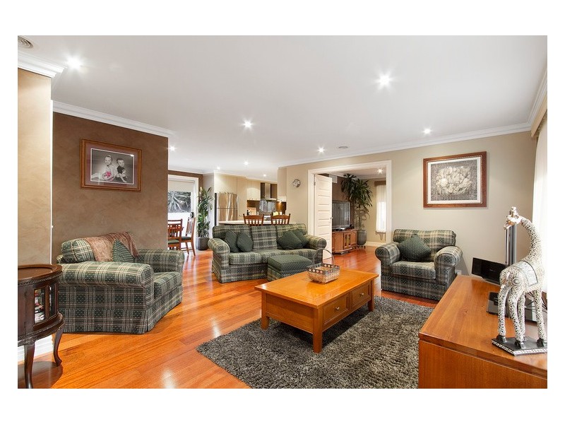 25 Lawrence Drive, Berwick VIC 3806