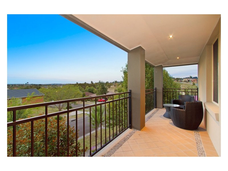 25 Lawrence Drive, Berwick VIC 3806