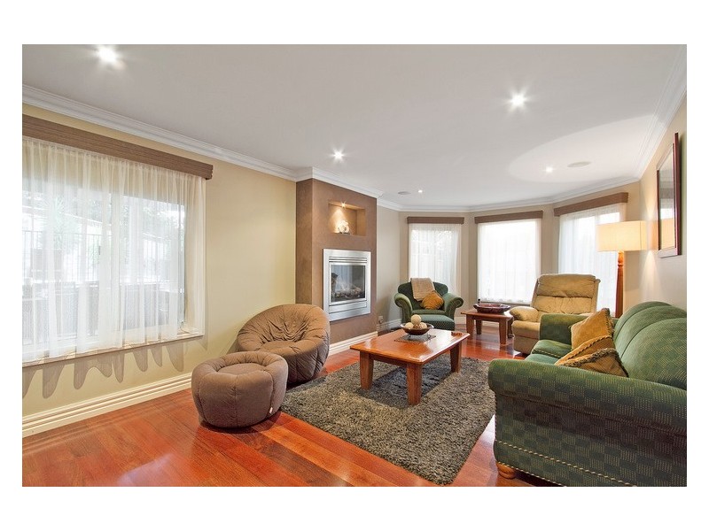 25 Lawrence Drive, Berwick VIC 3806