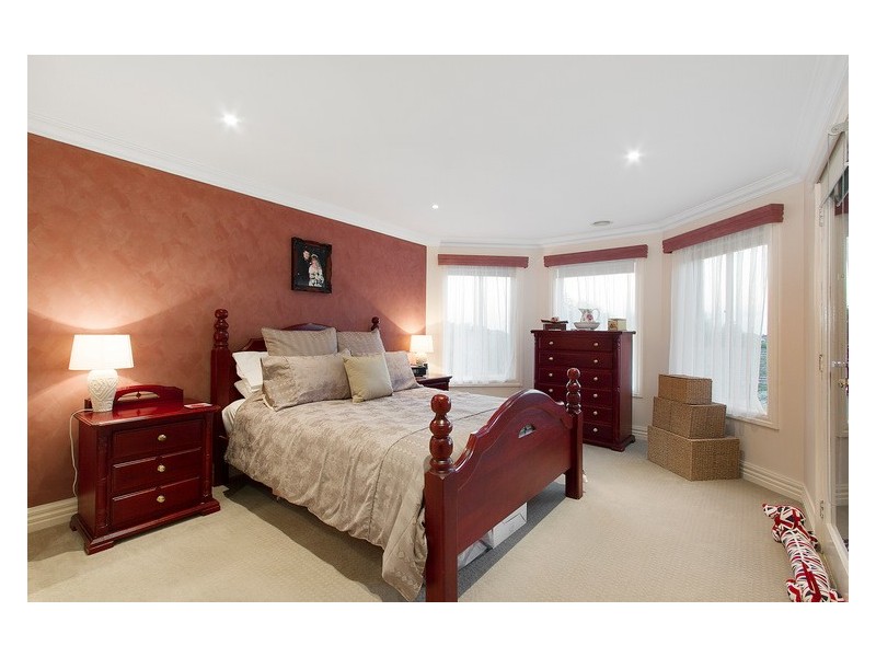 25 Lawrence Drive, Berwick VIC 3806