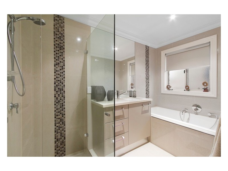 25 Lawrence Drive, Berwick VIC 3806