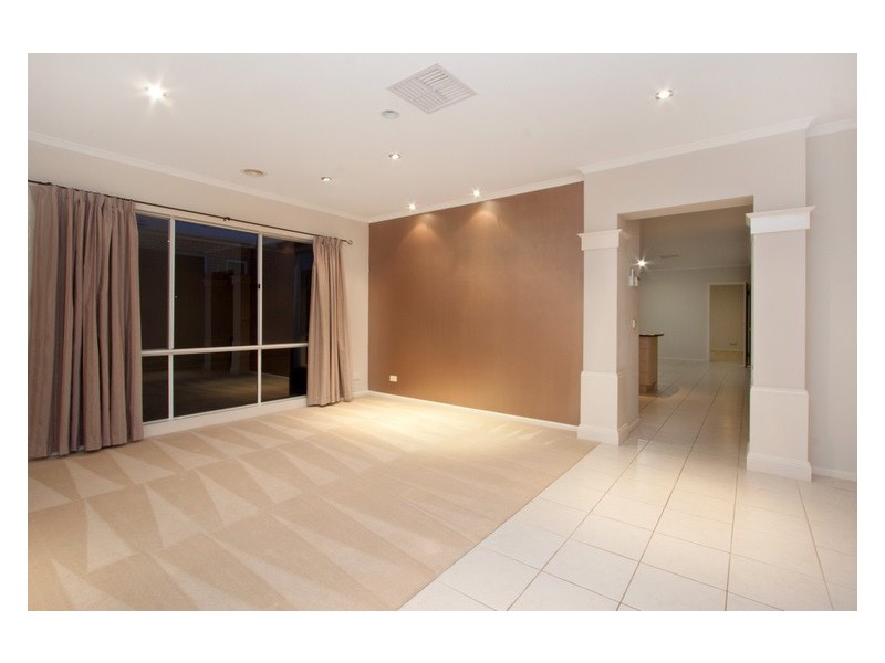 77 Viewgrand Drive, Berwick VIC 3806