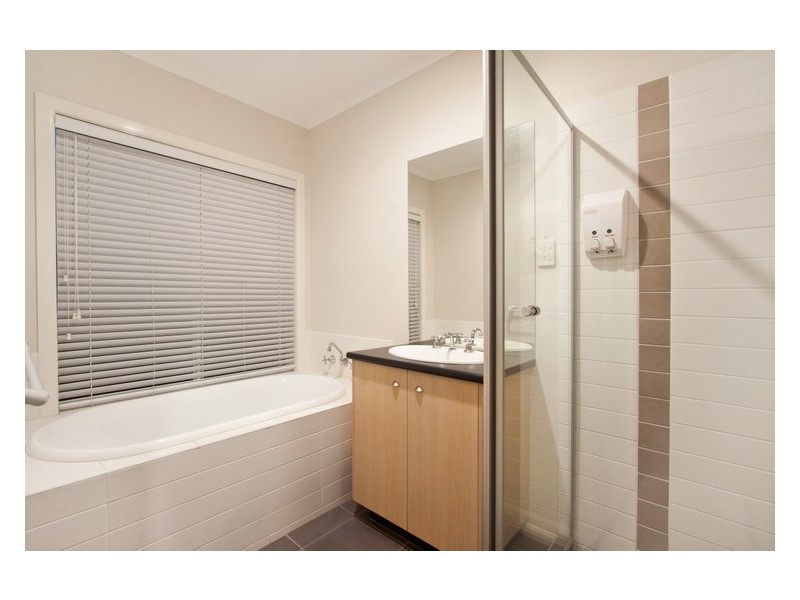 77 Viewgrand Drive, Berwick VIC 3806