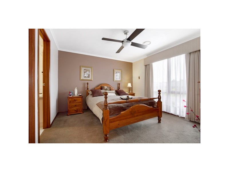 4 Cooma Court, Berwick VIC 3806