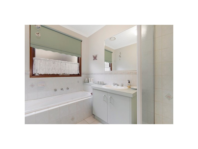 4 Cooma Court, Berwick VIC 3806