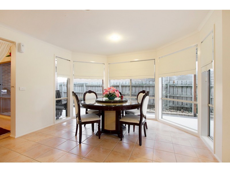 8 Blandford Crescent, Narre Warren South VIC 3805