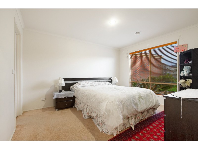 8 Blandford Crescent, Narre Warren South VIC 3805