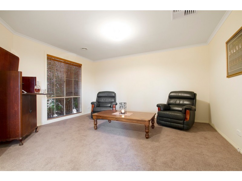 1 Harcourt Way, Berwick VIC 3806