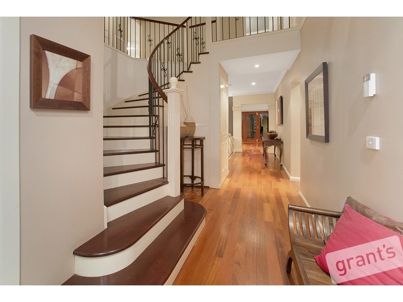 9 Salisbury Court, Berwick VIC 3806