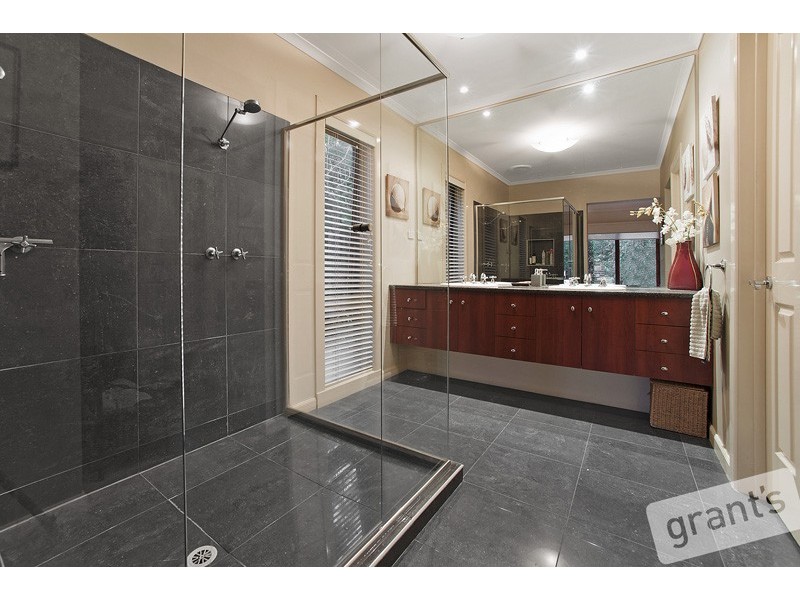 9 Salisbury Court, Berwick VIC 3806