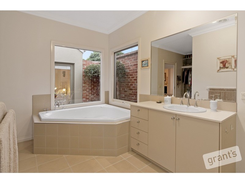 6 Meg Way, Berwick VIC 3806