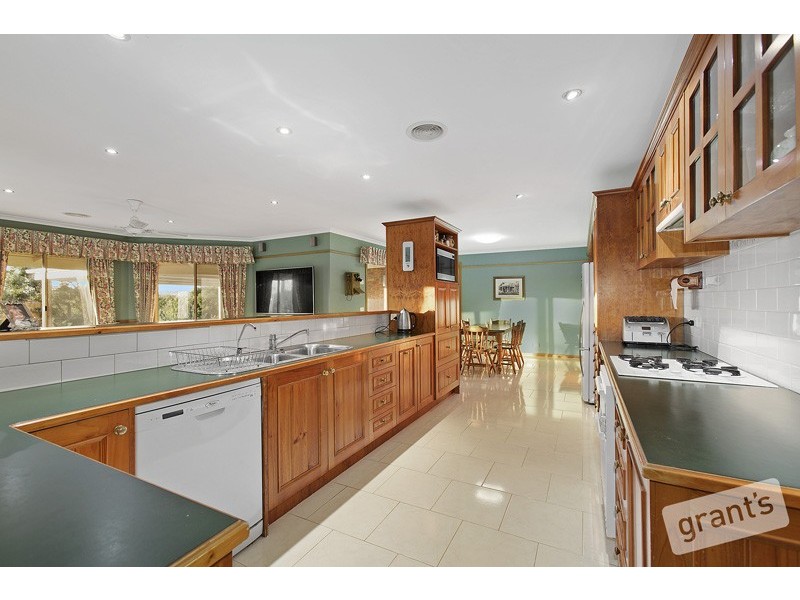 6 Cardinia Creek Road, Narre Warren East VIC 3804
