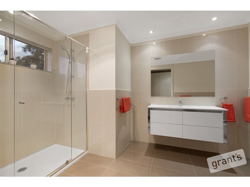 6 Cardinia Creek Road, Narre Warren East VIC 3804