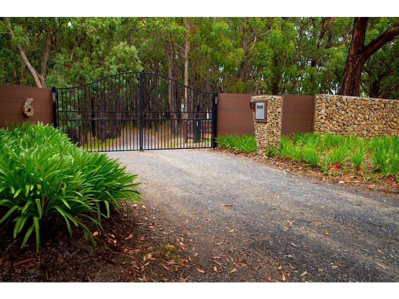 6 Cardinia Creek Road, Narre Warren East VIC 3804