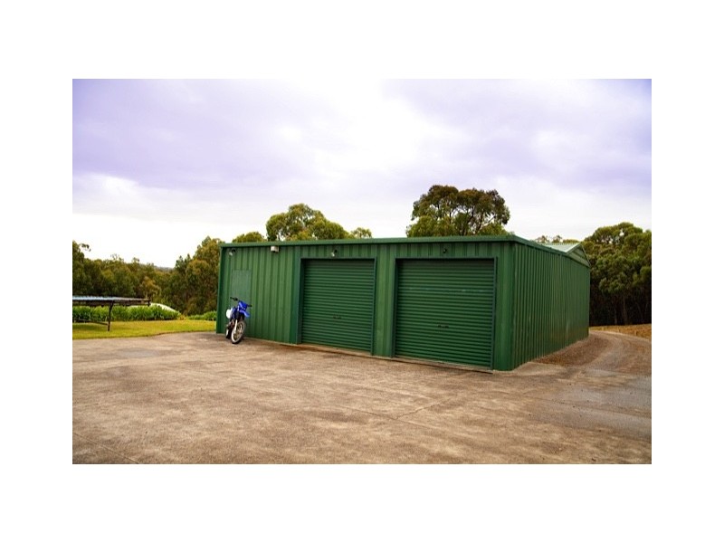 6 Cardinia Creek Road, Narre Warren East VIC 3804
