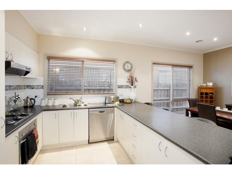 8 Cashel Court, Berwick VIC 3806