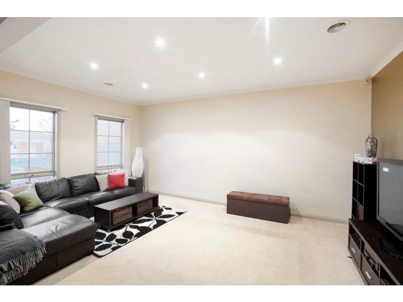 8 Cashel Court, Berwick VIC 3806