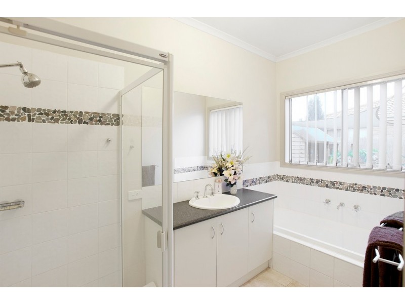 8 Cashel Court, Berwick VIC 3806