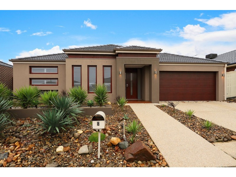 8 Manorwood Way, Berwick VIC 3806