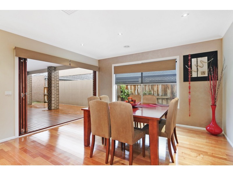 8 Manorwood Way, Berwick VIC 3806