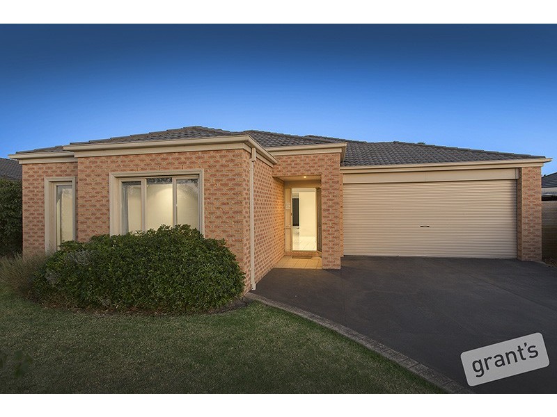 148 Berwick Springs Promenade, Narre Warren South VIC 3805