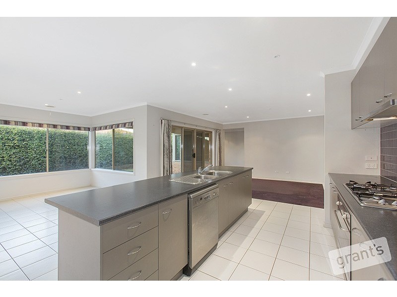 148 Berwick Springs Promenade, Narre Warren South VIC 3805