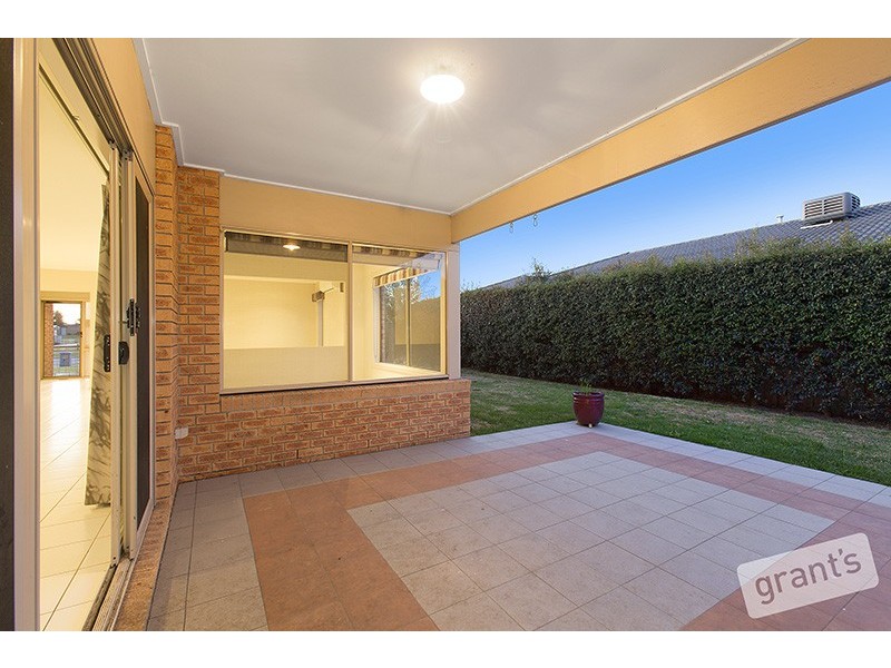 148 Berwick Springs Promenade, Narre Warren South VIC 3805