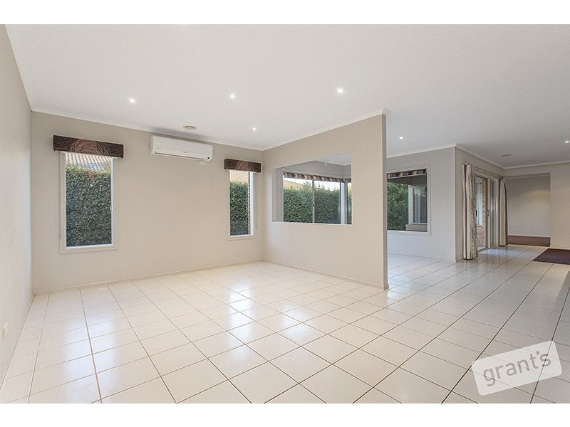 148 Berwick Springs Promenade, Narre Warren South VIC 3805