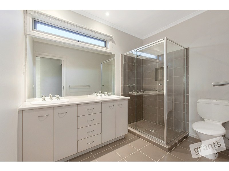 148 Berwick Springs Promenade, Narre Warren South VIC 3805