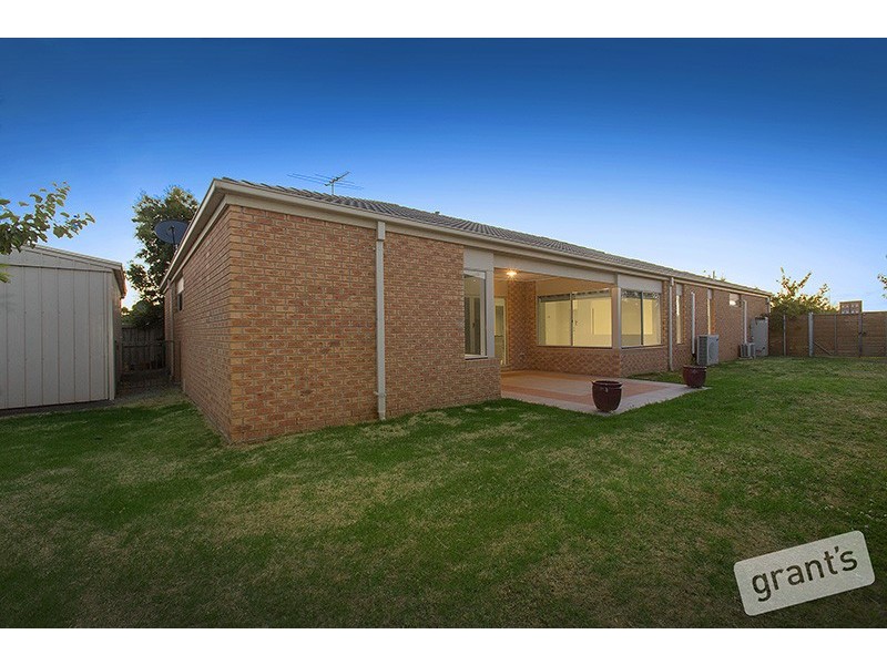 148 Berwick Springs Promenade, Narre Warren South VIC 3805