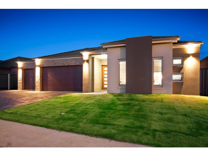 84 Heather Grove, Clyde North VIC 3978