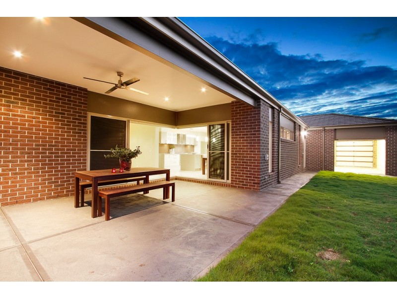 84 Heather Grove, Clyde North VIC 3978