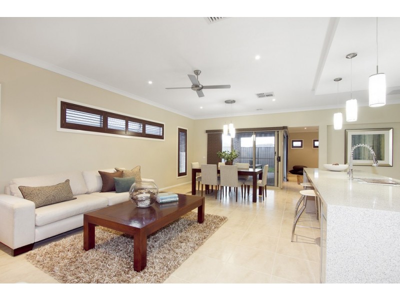 84 Heather Grove, Clyde North VIC 3978