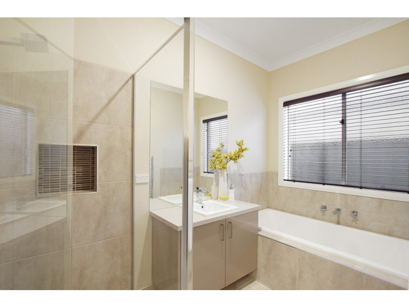 84 Heather Grove, Clyde North VIC 3978