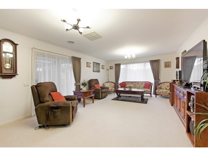 28 Heywood Cresent, Cranbourne North VIC 3977