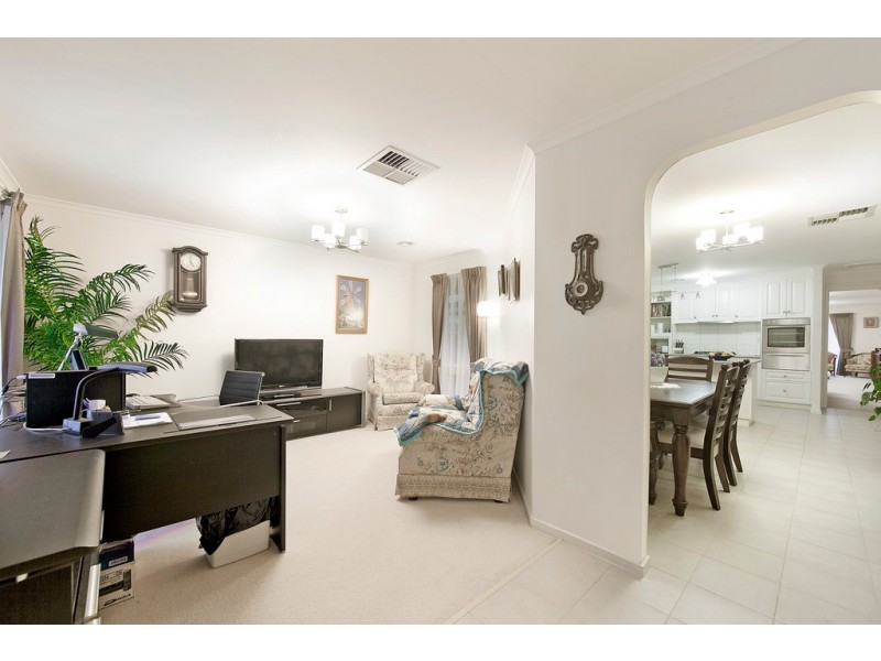 28 Heywood Cresent, Cranbourne North VIC 3977