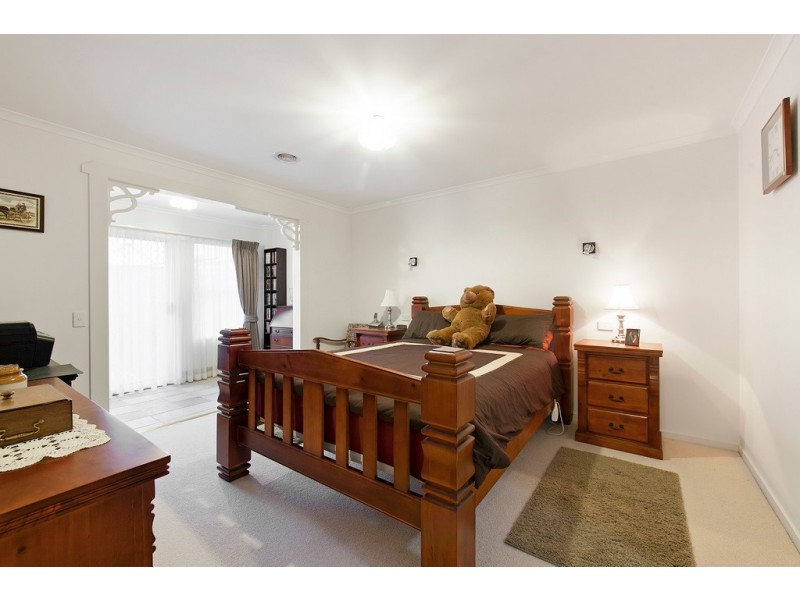 28 Heywood Cresent, Cranbourne North VIC 3977