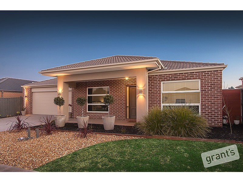 13 Yammerbook Way, Cranbourne East VIC 3977