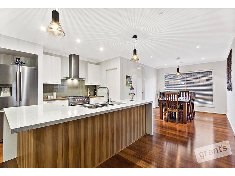 13 Yammerbook Way, Cranbourne East VIC 3977