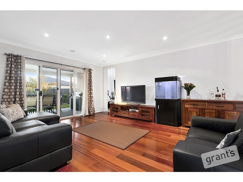 13 Yammerbook Way, Cranbourne East VIC 3977