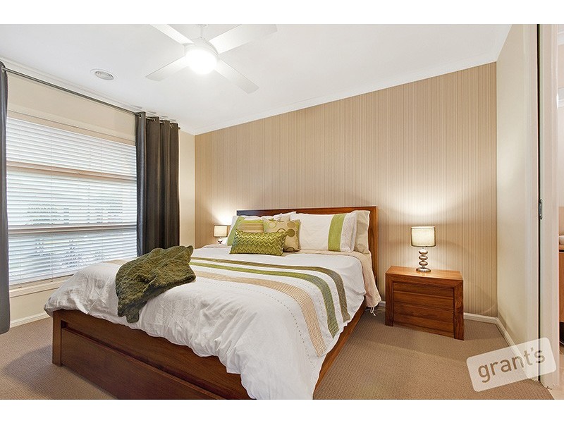 13 Yammerbook Way, Cranbourne East VIC 3977