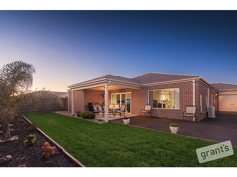 13 Yammerbook Way, Cranbourne East VIC 3977