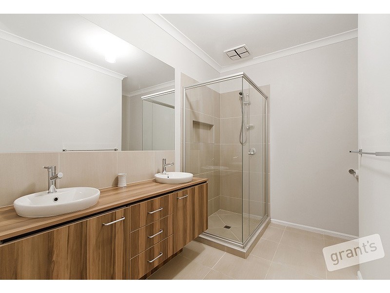 13 Yammerbook Way, Cranbourne East VIC 3977