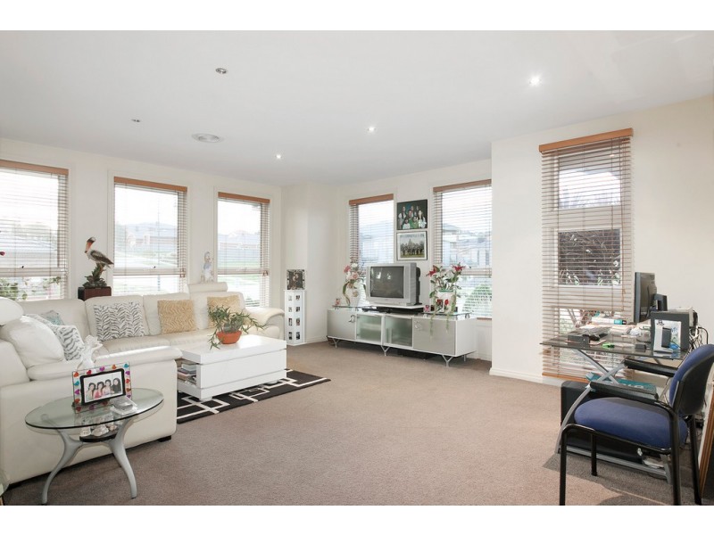 26 Lorikeet Drive, Berwick VIC 3806